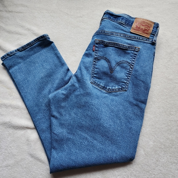 Levi's Wedgie Straight Stretch Jeans - Picture 3 of 16